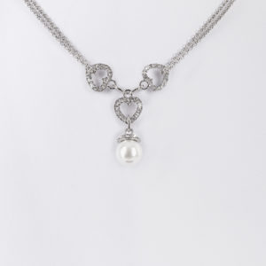 Collier mit Herzen und Perle