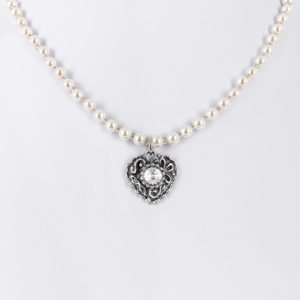Perlencollier mit Herzanhänger