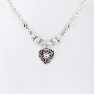 Perlencollier mit Herzanhänger ~ creme
