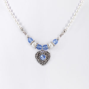 Perlencollier mit Herzanhänger ~ hellblau