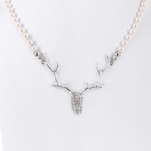 Perlencollier mit Hirschgeweih und Strass
