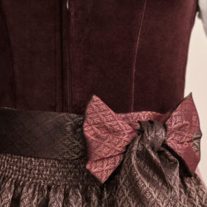 Alternative view of Dirndl Xana (70cm)