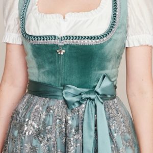 Alternative view of Dirndl Carmela (70cm)