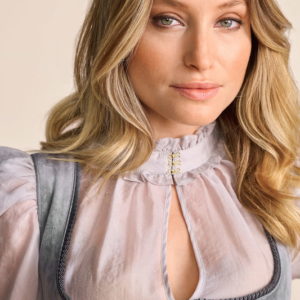 Alternative view of Dirndl Ester (70cm)