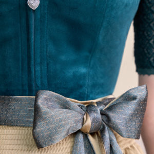 Alternative view of Dirndl Dena (50cm)