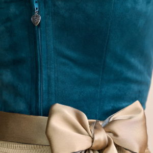 Alternative view of Dirndl Dena (60cm)