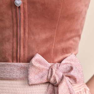 Alternative view of Dirndl Dena (60cm)