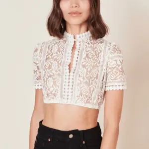 Dirndlbluse Benedicta – Bild 3