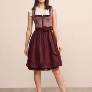 Alternative view of Dirndl Aveloria (60cm)