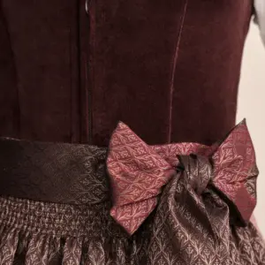 Alternative view of Dirndl Xana (70cm)