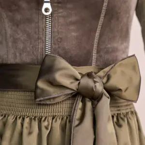 Alternative view of Dirndl Ester (70cm)