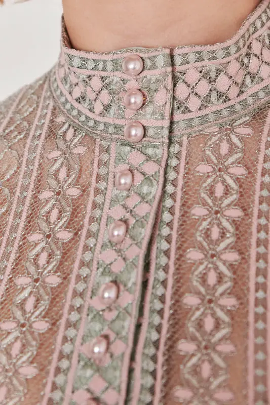 Dirndlbluse Kali – Bild 3