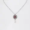 Collier mit Strassblüte und Perlen ~ dunkelrot