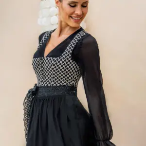 Dirndlbluse ARNSTEIN ~ 30 ~ schwarz