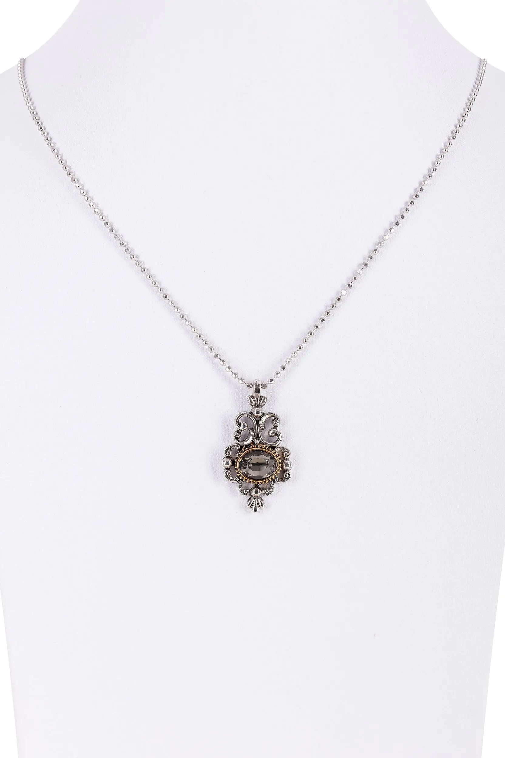 Collier mit Ornament-Anhänger ~ altsilber