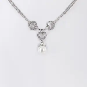 Collier mit Herzen und Perle