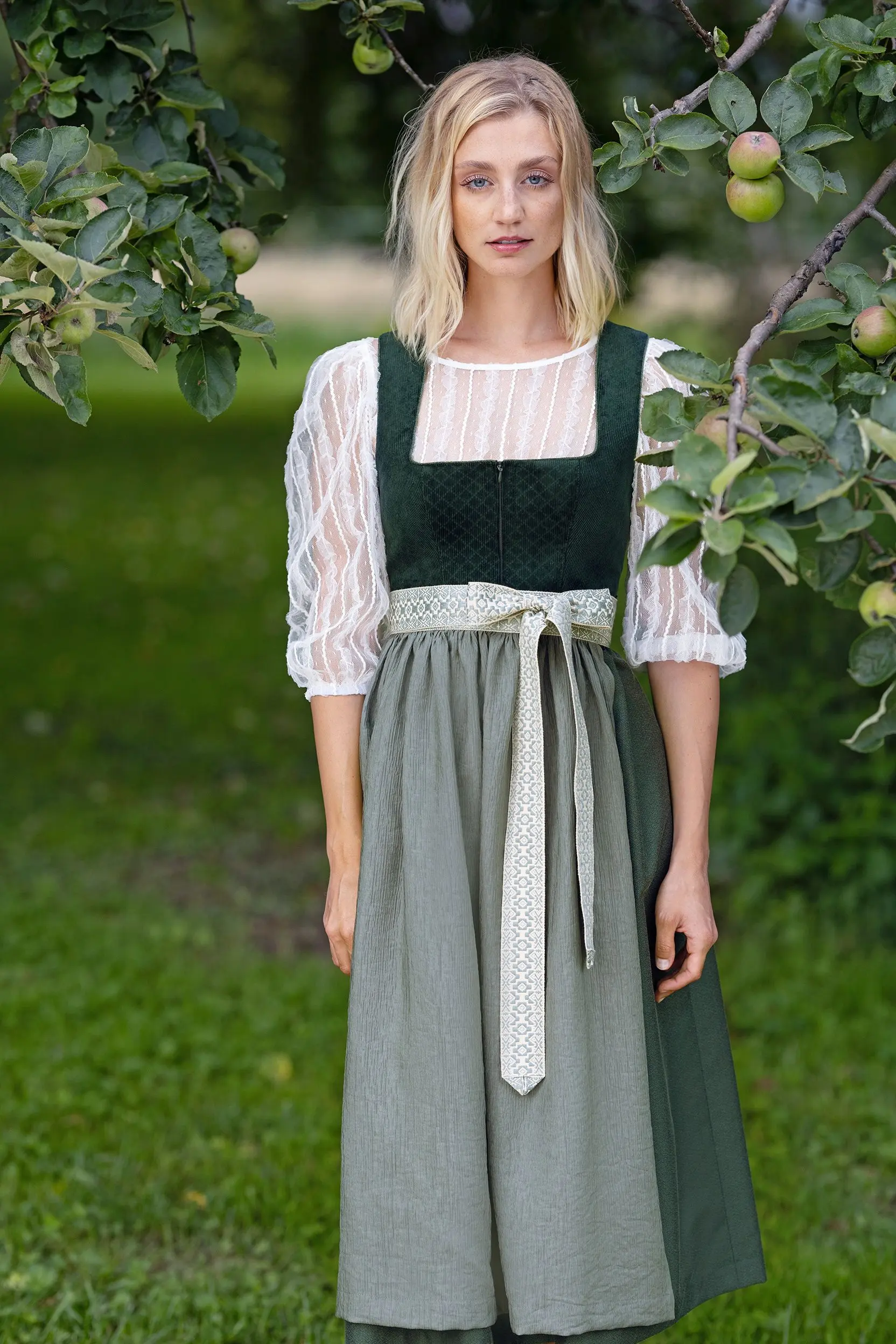 Dirndl BERNDORF (70 cm) ~ 42 ~ dunkelgrün
