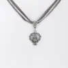 Collier mit Strass-Anhänger ~ grau