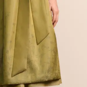 Alternative view of Dirndl Medea (70cm)