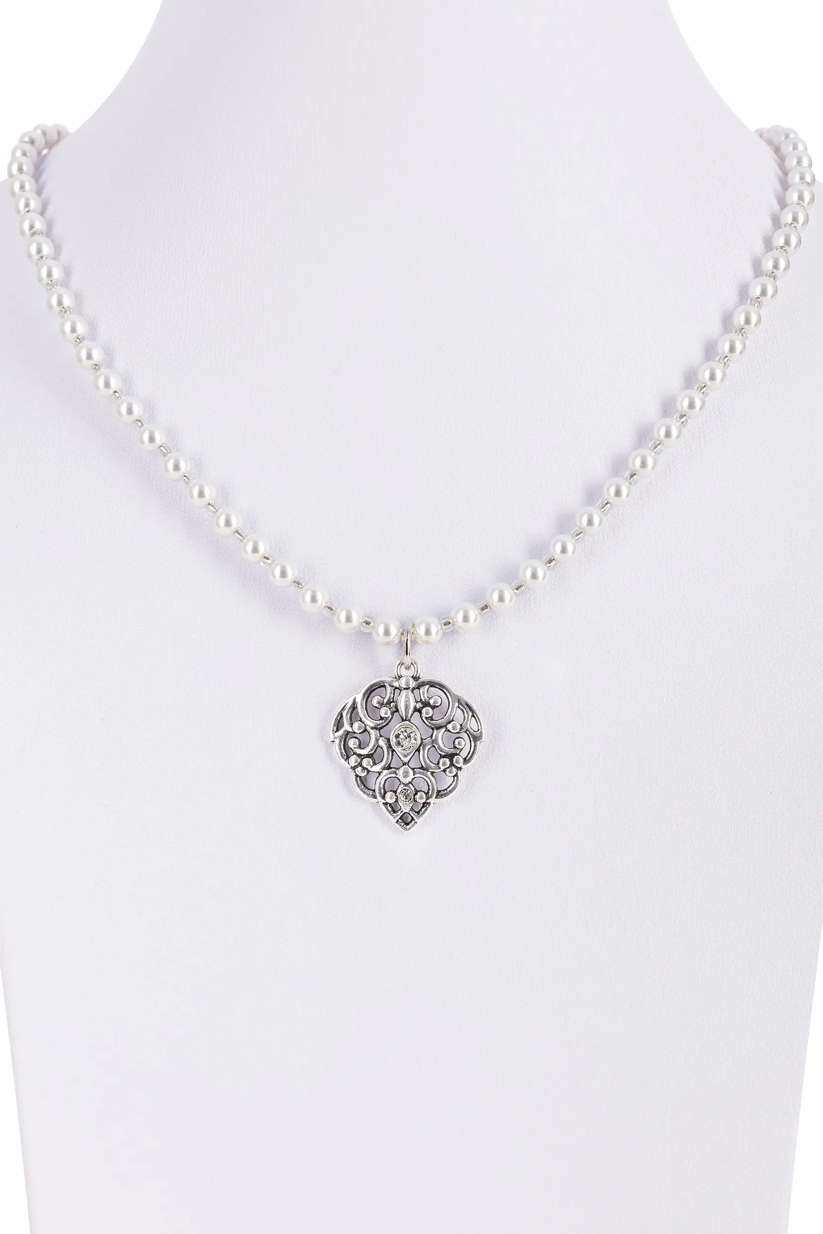 Perlencollier mit Ornamentanhänger ~ cremeweiß