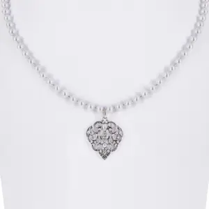 Perlencollier mit Ornamentanhänger ~ cremegrau