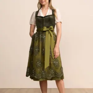 Alternative view of Dirndl Cassie (70cm)