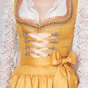 Alternative view of Dirndl Jelena (70cm)