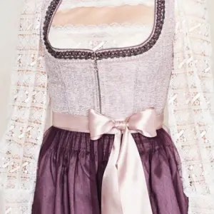 Alternative view of Dirndl Abriana (70cm)