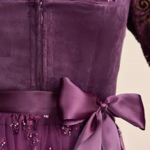 Alternative view of Dirndl Pinella (60cm)