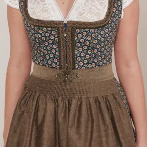 Alternative view of Dirndl Rana (50cm)