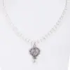 Perlencollier mit Ornamentanhänger ~ creme