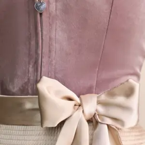 Alternative view of Dirndl Dena (50cm)